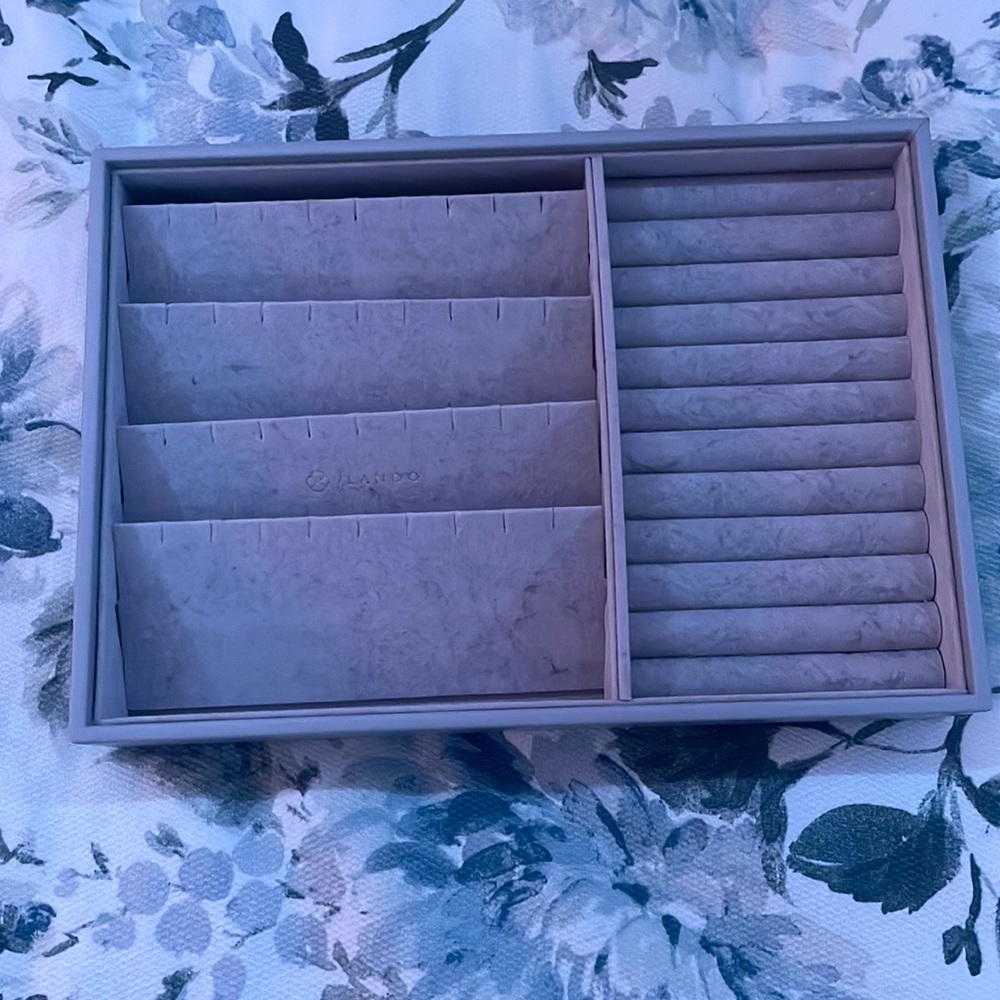 Jewelry organizer
